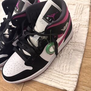 Jordan Women's Black and Purple Sneakers